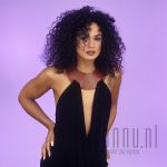 15-10-1999 Chimene van Oosterhout in studio Amsterdam Photo: Govert de Roos/Connu

[keywords]liggend, boek, glimlachend[/keywords]